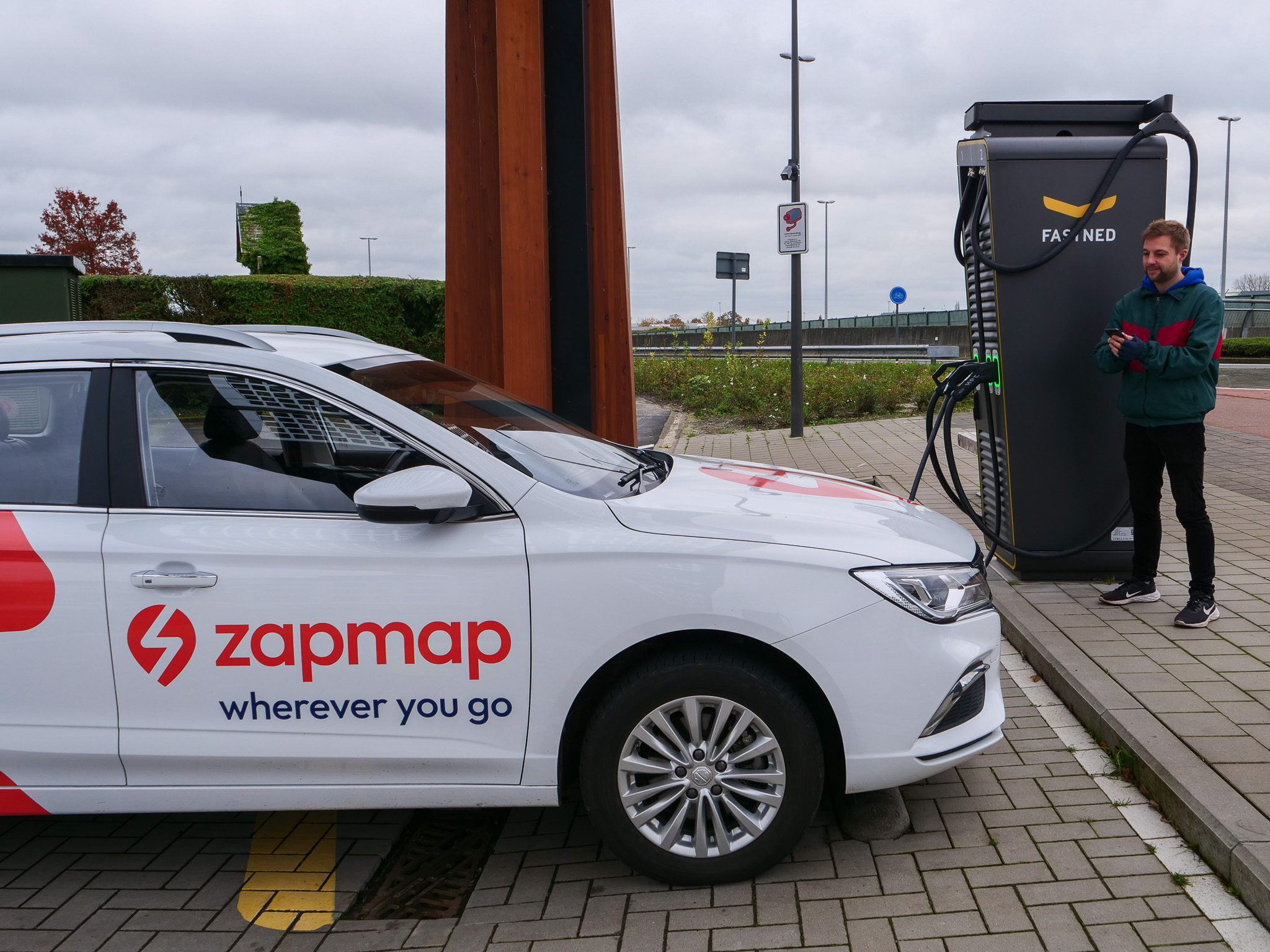 Zapmobile charges at Fastned charge point