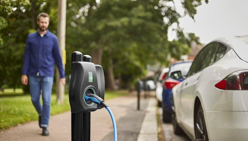 connected kerb: uk public ev charging networks rankings 2022-23