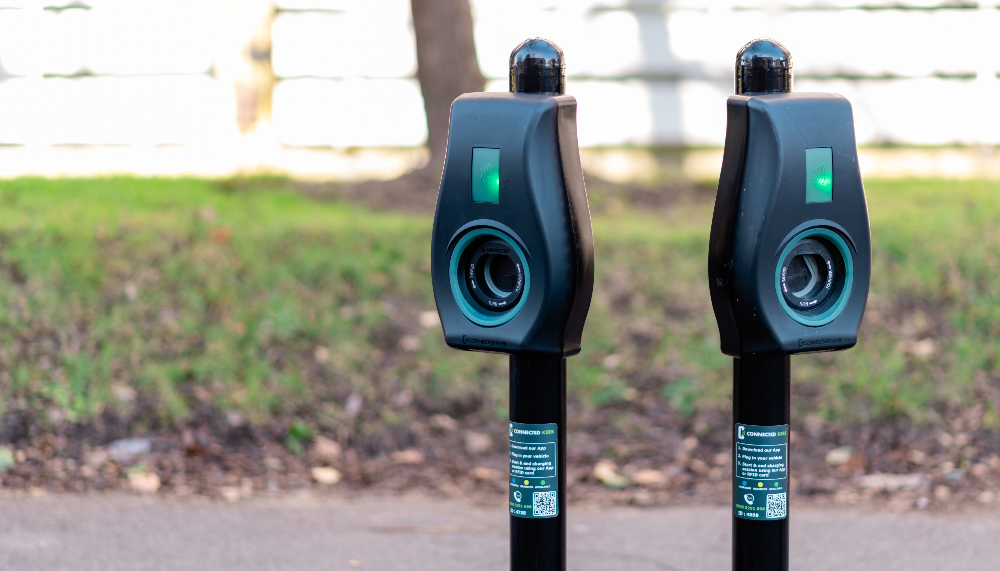 Connected kerb bollard style chargers