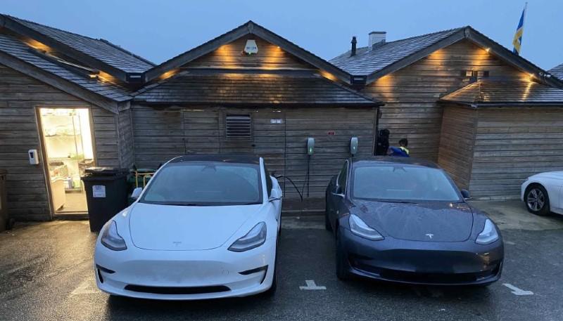 Hotels with electric car charging: Teslas charge at Carbis Bay