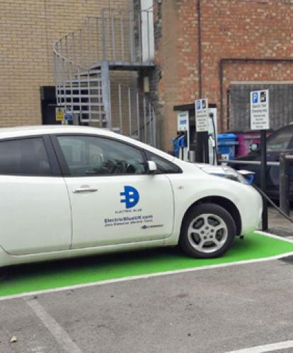 Cambridge installs rapid chargers to boost EV taxi use