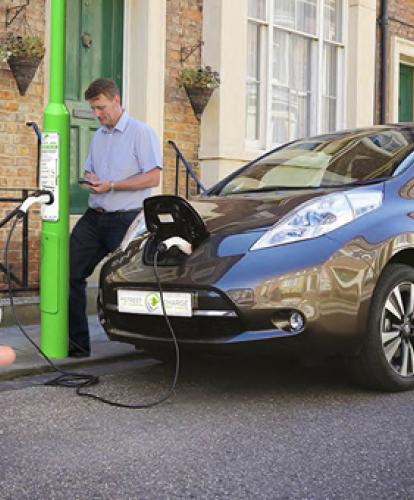 Lamp post EV charge points launched by Rolec