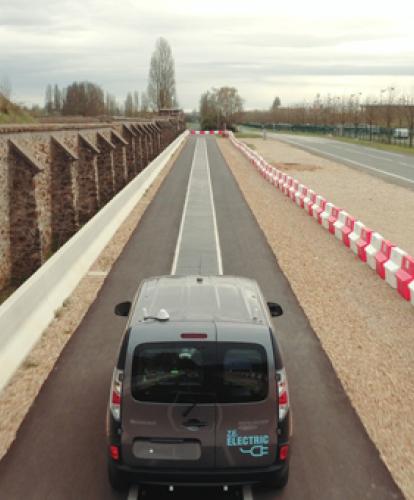 Wireless charging on the move tested by Renault