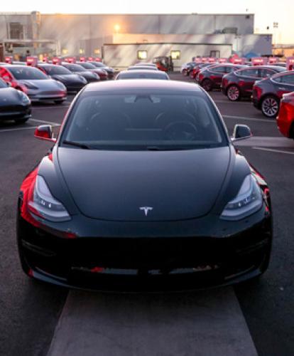 Tesla Model 3 handed over to customers