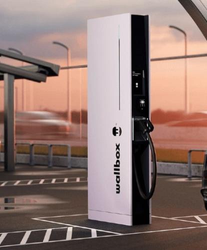 Wallbox presents Hypernova ultra-rapid charging column