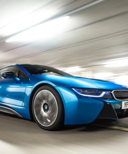 BMW i8 plug-in hybrid supercar officially released in the UK