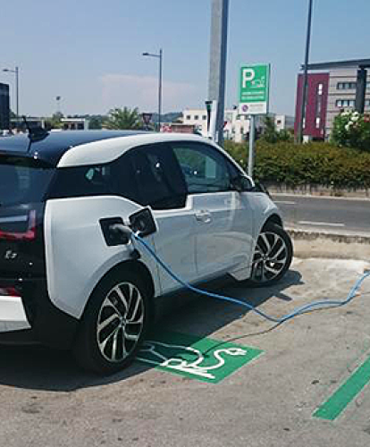Rolec supply fast EV charging points to Italian McDonalds