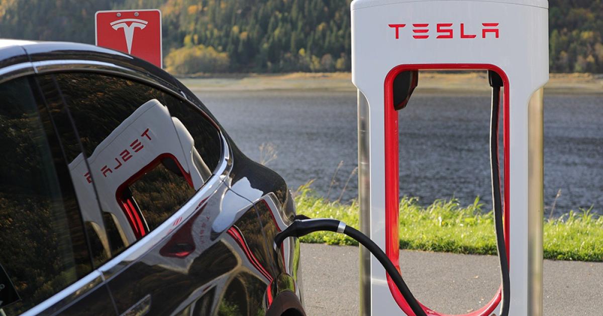 Audi e tron charging deals at tesla supercharger