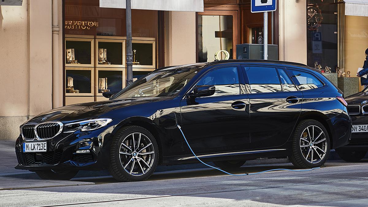 Bmw 330e touring sales range