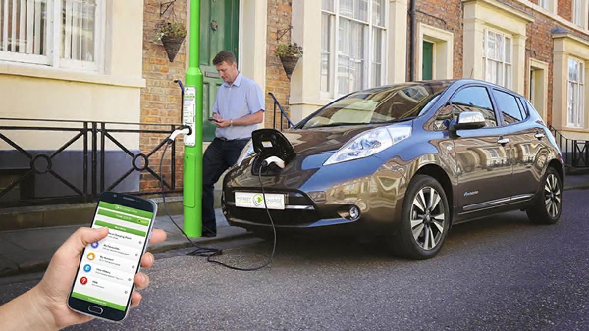 Lamp post deals charging points