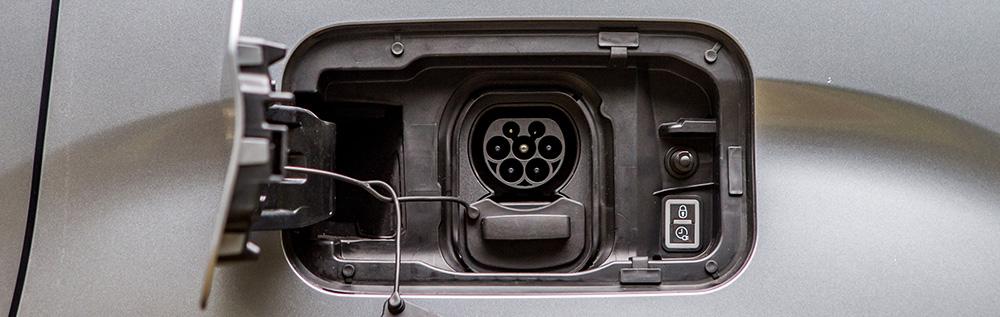 How to charge a Peugeot e-Rifter