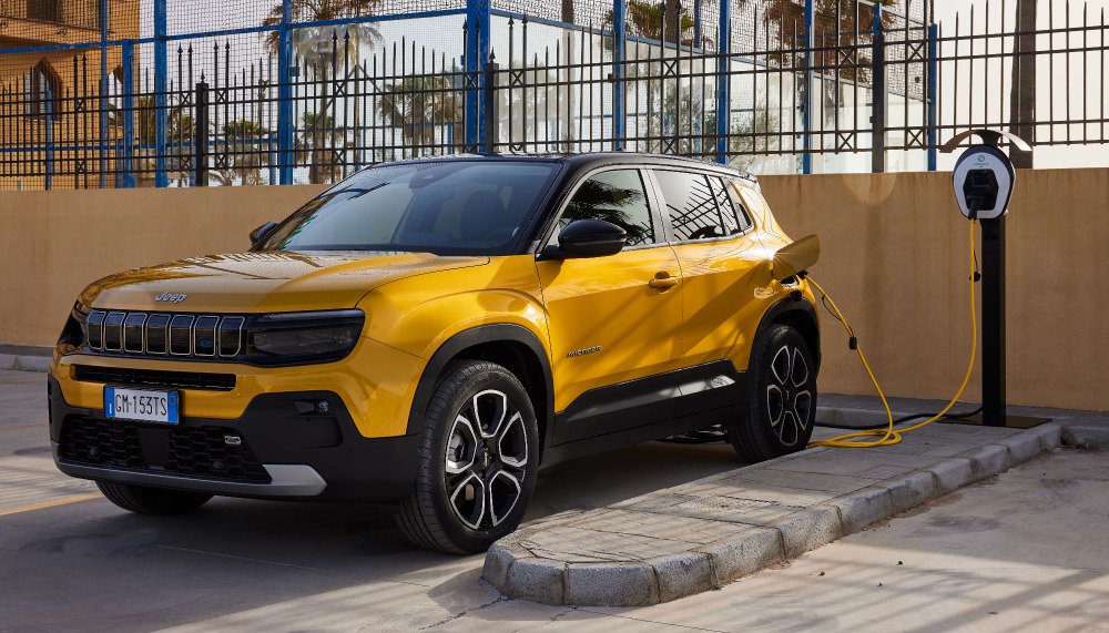 Charging a Jeep Avenger on public networks