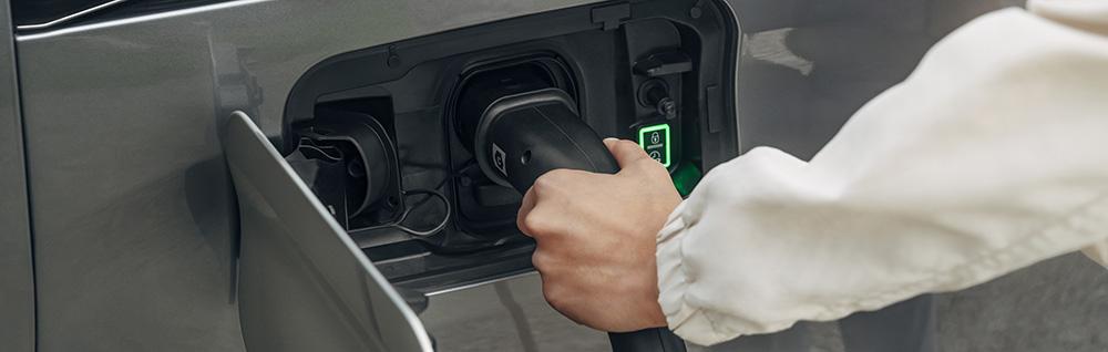 Charging a Peugeot e-Rifter at home